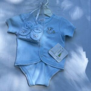 NWT body suit with booties and hat